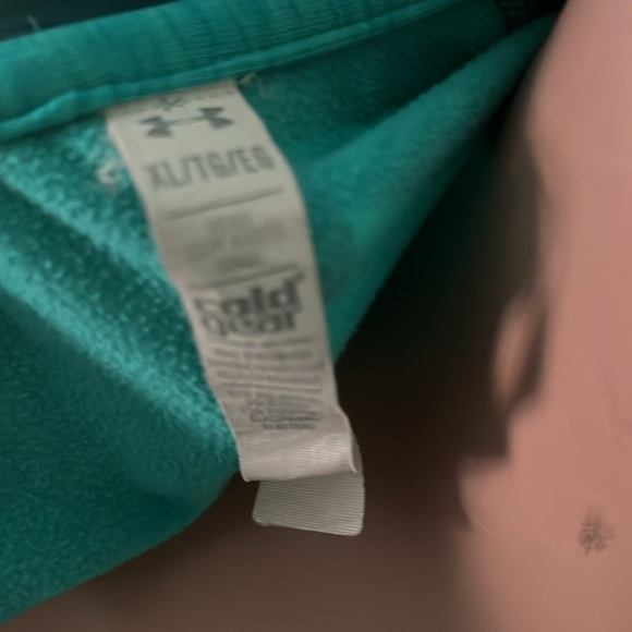 Under Armor long sleeve - Picture 5 of 5